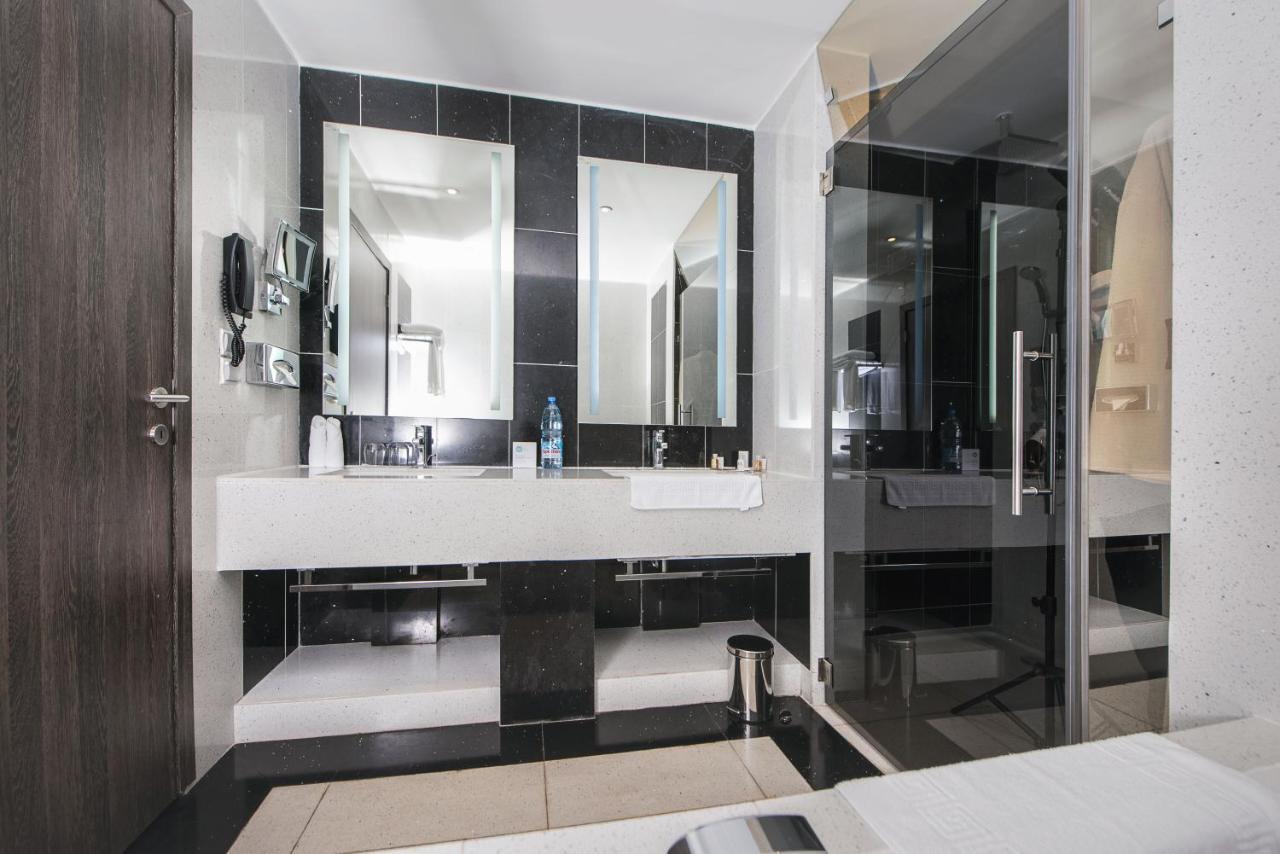 Krystal Palace Douala Eksteriør billede